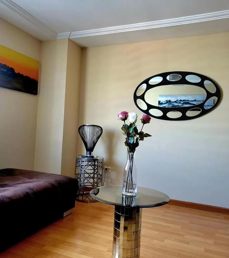 Japon, Hermoso Edificio Con Acabados Muy Hermosos Y Estilo Moderno Appartement Quito